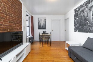 316 E 96th St in New York, NY - Building Photo