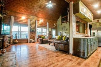 3269 Dead Horse Mountain Rd in Fayetteville, AR - Foto de edificio - Building Photo