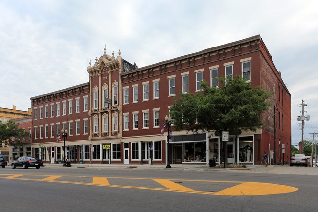 105-113 E Main St
