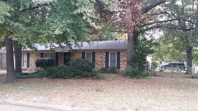 8016 Pinebrook Dr in Southaven, MS - Building Photo - Building Photo