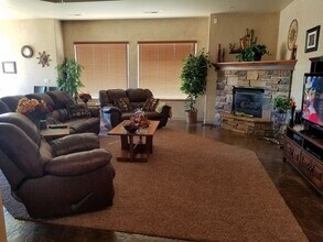 156 S Crestline Dr in Saint George, UT - Foto de edificio - Building Photo