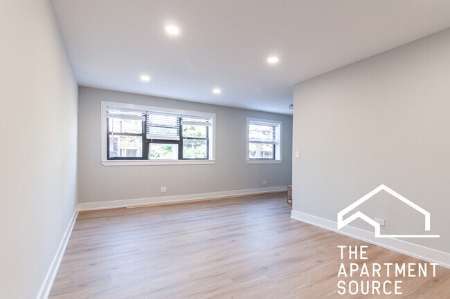 540 W Aldine Ave, Unit 209 in Chicago, IL - Building Photo - Building Photo