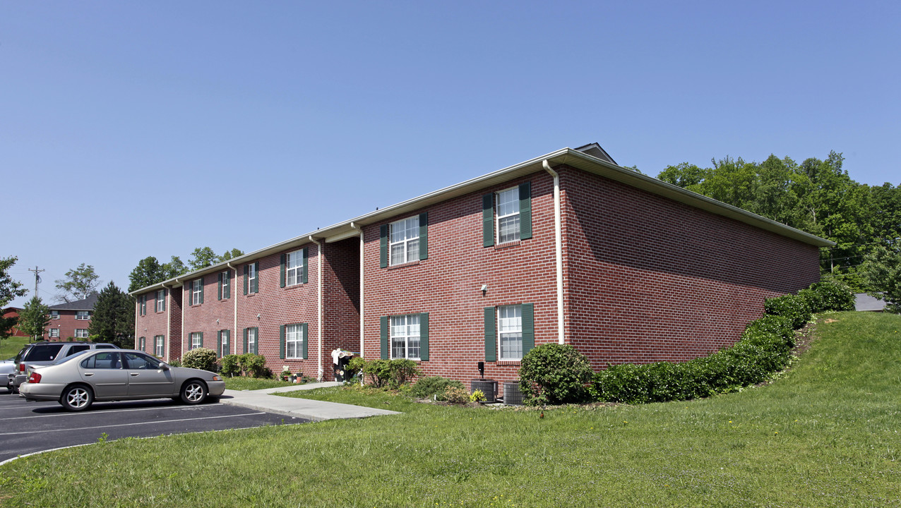 Cumberland Square in New Tazewell, TN - Building Photo