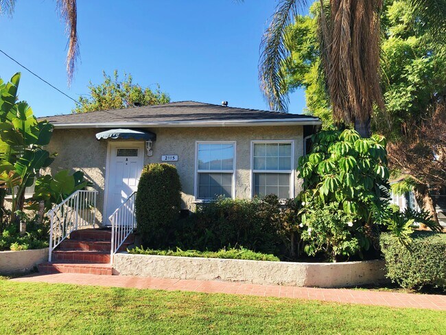 2115 Scott Rd, Unit C in Burbank, CA - Building Photo - Building Photo