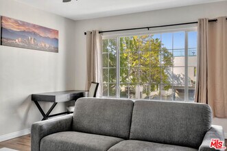 932 Wilcox Ave in Los Angeles, CA - Building Photo - Building Photo