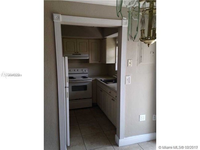 1121 SW 7th St-Unit -4 in Miami, FL - Building Photo - Building Photo