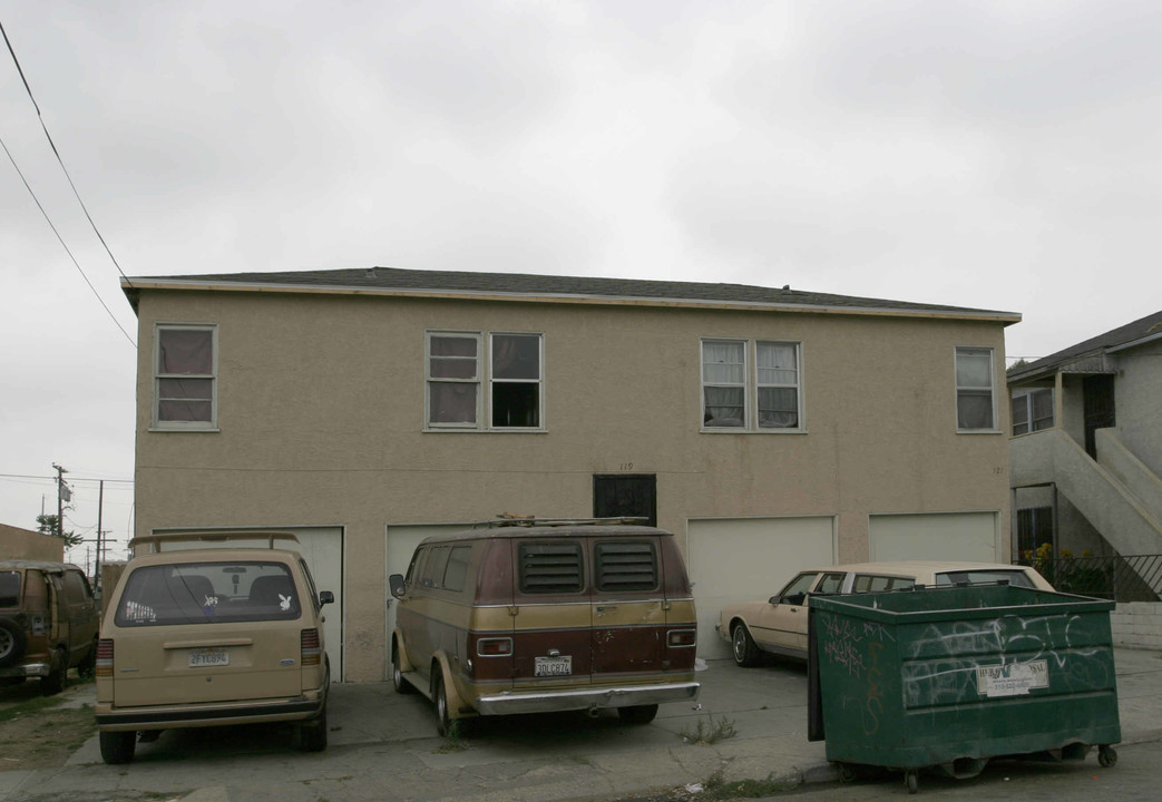 121 N Culver Ave in Compton, CA - Foto de edificio