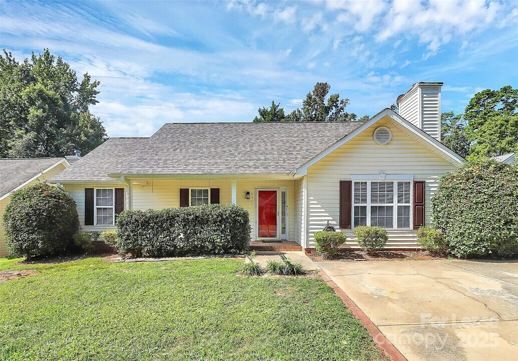 6320 Fresh Wind Ave in Charlotte, NC - Building Photo