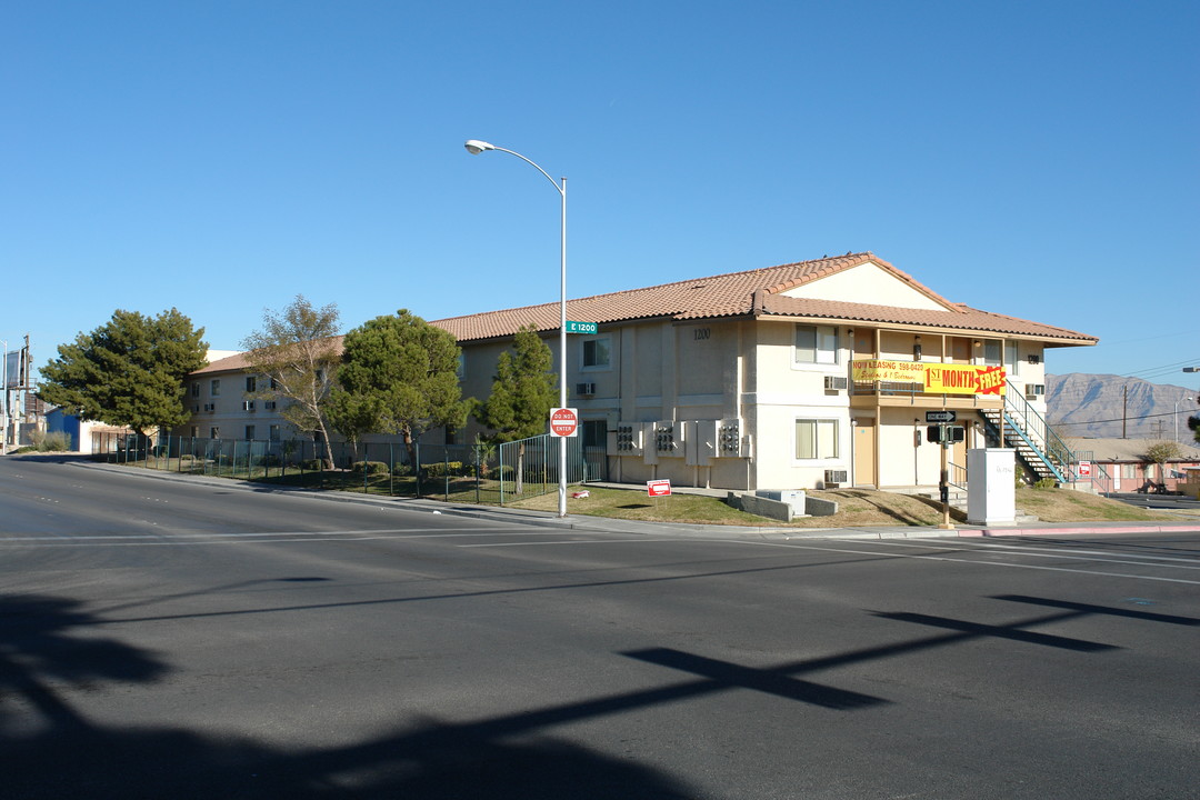 Ogden Pines Family Apartments in Las Vegas, NV - Building Photo