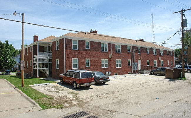 120 N 36th St in Omaha, NE - Foto de edificio - Building Photo