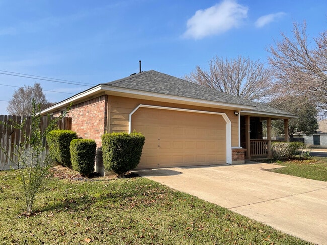 320 Patton Ln in Bastrop, TX - Building Photo - Building Photo