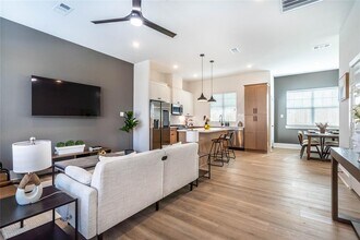 5710 Roselane St in Houston, TX - Building Photo - Building Photo
