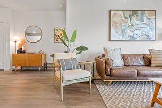 5820 1/2 Cameron Rd in Austin, TX - Foto de edificio - Building Photo