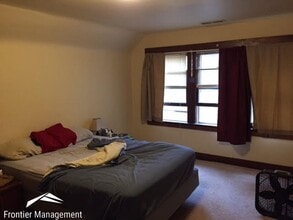 1020 Leavenworth St in Manhattan, KS - Building Photo - Building Photo