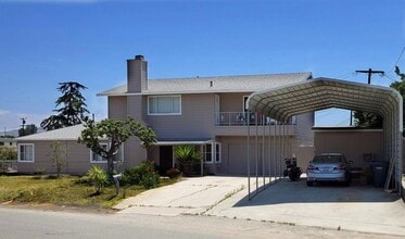 1785 Dayton Dr, Unit Upper West Bedroom in Lemon Grove, CA - Foto de edificio - Building Photo