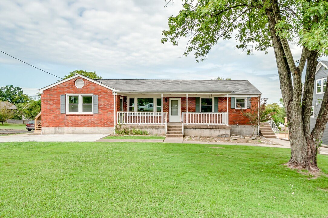 2619 Carter Ave, Unit Unit B - 2 Bedroom 1 Bathroom Renovated! in Nashville, TN - Building Photo