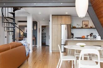 3711 S Shorewood Ave in Greenbank, WA - Building Photo - Building Photo