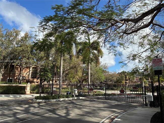 2757 Center Ct Dr in Weston, FL - Building Photo - Building Photo