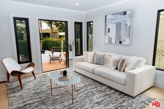 1039 Havenhurst Dr in West Hollywood, CA - Building Photo - Building Photo