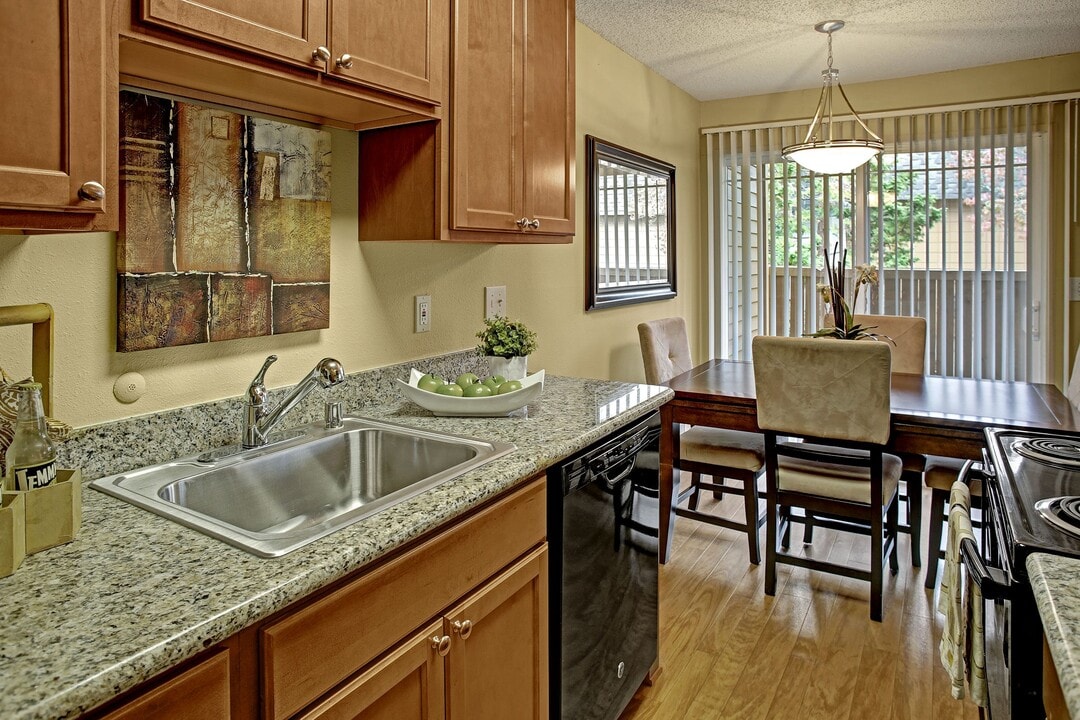 Whispering Cedars in Lynnwood, WA - Building Photo