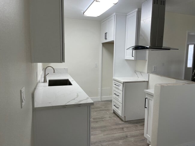 5929 Laurel Canyon Blvd, Unit 10