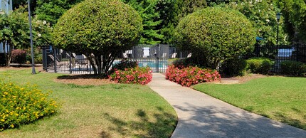 The Columns at Oakwood in Oakwood, GA - Building Photo - Building Photo