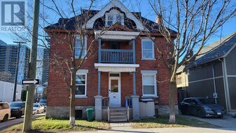 703 Cooper St in Ottawa, ON - Building Photo