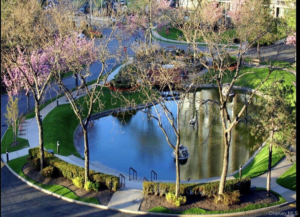 1 Bay Club Dr in Queens, NY - Building Photo