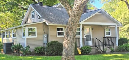 2323 Spicewood Dr in Winston-Salem, NC - Building Photo - Building Photo