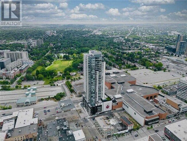 property at 60-1260 Charles St W