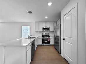 118 Nicholas Rd in Wharton, TX - Building Photo - Building Photo