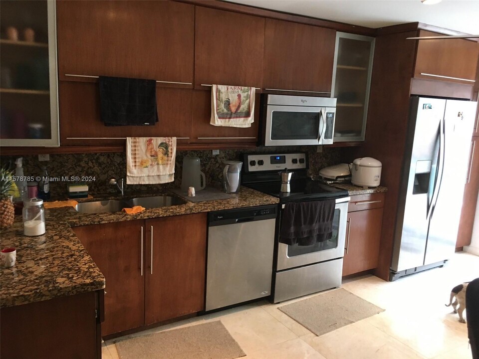 1777 Michigan Ave, Unit 104 in Miami Beach, FL - Building Photo