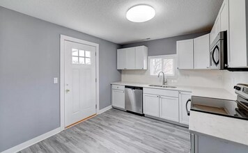 2406 Woodland Ave in Des Moines, IA - Building Photo - Building Photo