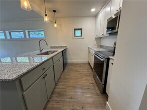 1111 S Ray Ave in Fayetteville, AR - Building Photo - Building Photo