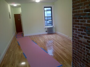 815 Knickerbocker Ave in Brooklyn, NY - Building Photo - Building Photo