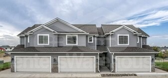 7000 Lake Hill Dr in Des Moines, IA - Building Photo