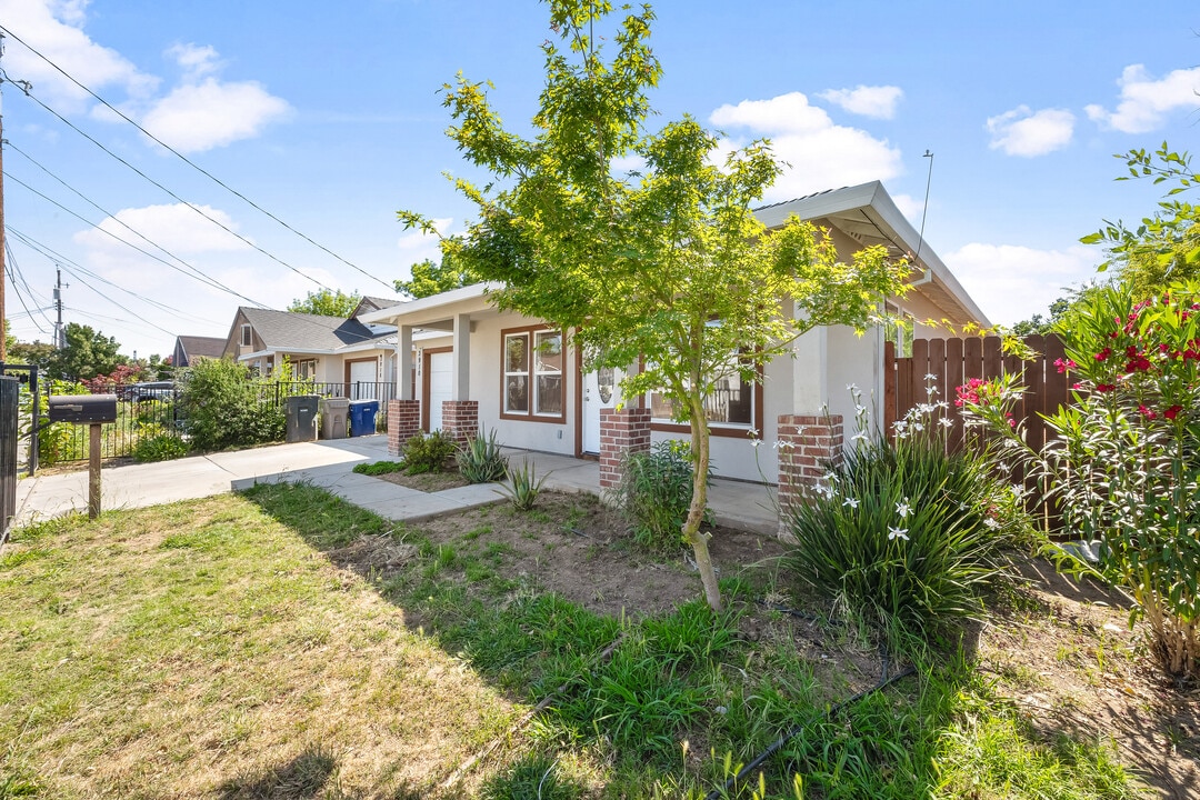 3910 San Carlos Way in Sacramento, CA - Building Photo