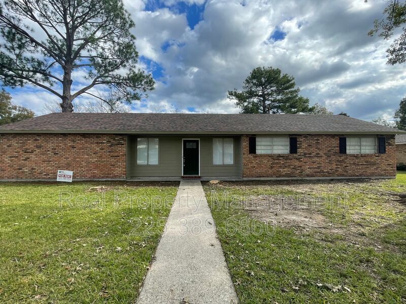 3415 Colonel Gibson Cir in Baton Rouge, LA - Building Photo