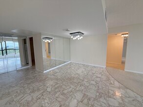 2000 Presidential Way in West Palm Beach, FL - Building Photo - Building Photo