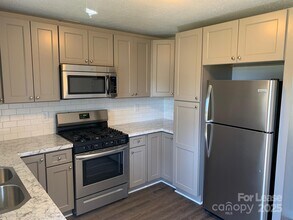 310 Hillcrest Dr in Huntersville, NC - Building Photo - Building Photo