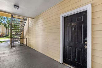 2528 Robert Trent Jones Dr in Orlando, FL - Foto de edificio - Building Photo