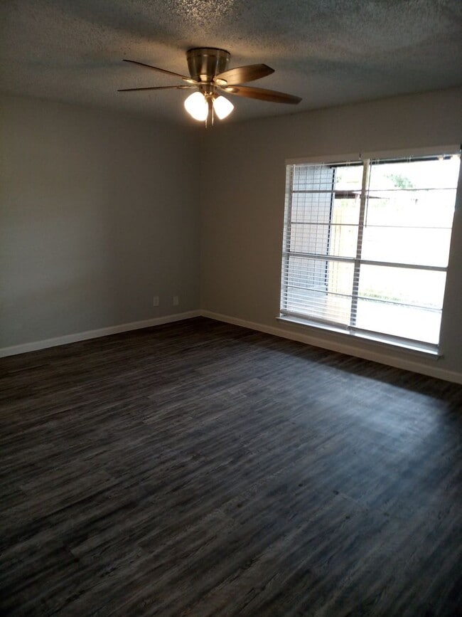 1207 Klondike St in San Antonio, TX - Building Photo - Building Photo