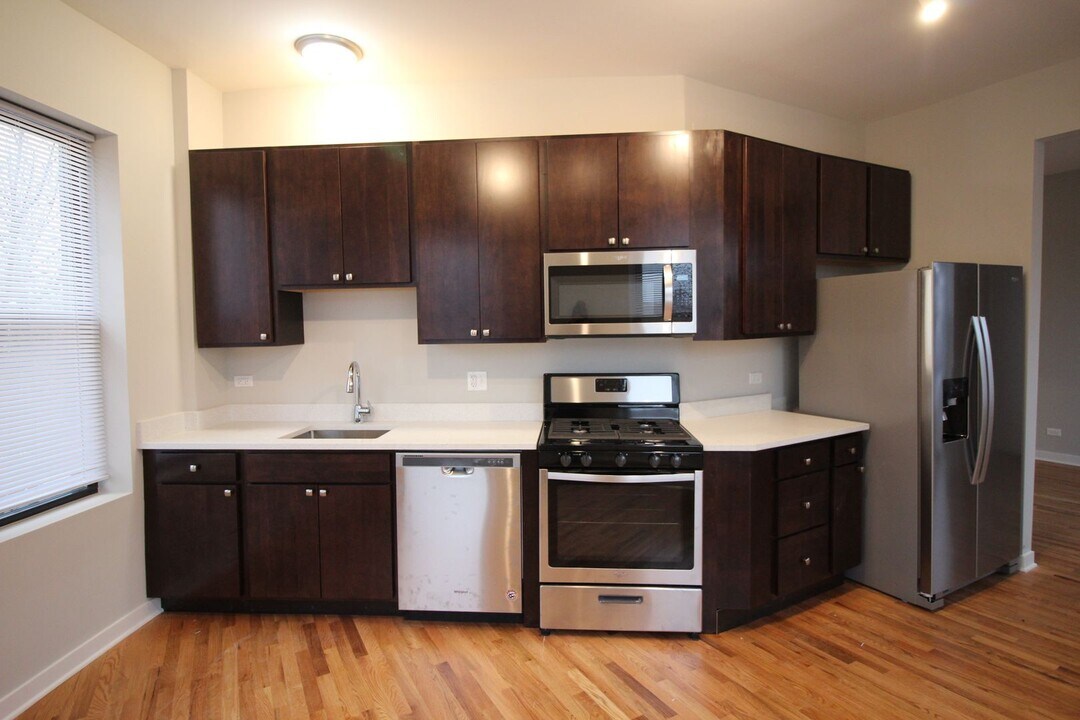 4200 N Milwaukee Ave, Unit 2 in Chicago, IL - Building Photo