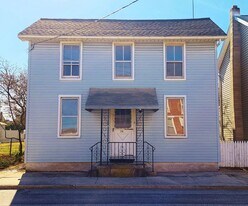 516 Main St in Mcsherrystown, PA - Building Photo