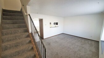 412 N 18th Ave in Hiawatha, IA - Building Photo