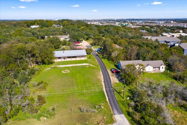 1628 Gordon St in San Marcos, TX - Building Photo - Building Photo