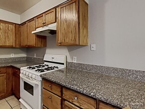 104 Edelweiss St in Las Vegas, NV - Building Photo - Building Photo