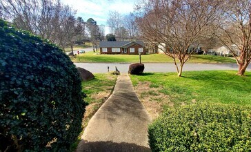 556 Jasin Dr in Gastonia, NC - Building Photo - Building Photo