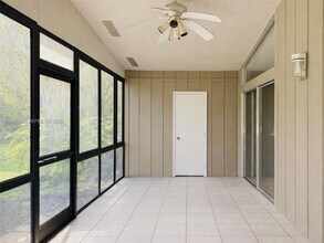 614 Woodgate Cir in Sunrise, FL - Building Photo - Building Photo