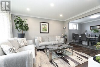 1535 Pharmacy Ave in Toronto, ON - Building Photo - Building Photo